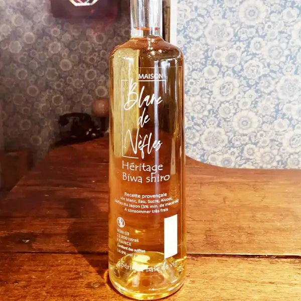 Vin de nèfles blanc